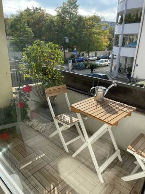 Sonnige 2 Zimmer Wohnung mit großem Westbalkon in exklusiver Lage am Maßmannpark
