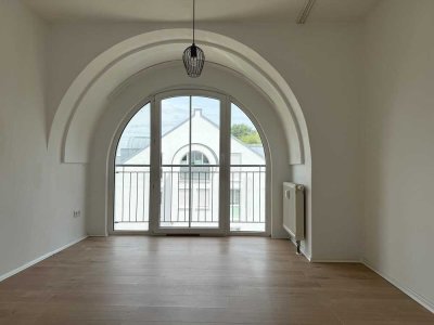 Charmante Dachgeschosswohnung mit Balkon und Blick ins Grüne