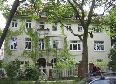 Haus im Haus: Geräumige und vollst. renovierte 8-Raum-Maisonette-Wohnung mit Balkon in Nikolassee