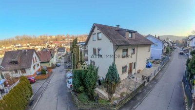 ATIK: Freistehendes Zweifamilienhaus mit Anbau auf großem Grundstück