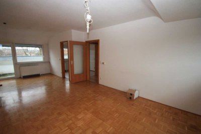 Schöne 3 Zimmerwohnung mit Loggia, Garage in MG-Venn !!!