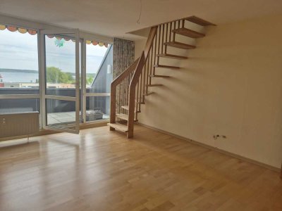 Schöne 2-Zimmer-DG-Wohnung mit direktem Seeblicker Innenausstattung mit Balkon und EBK in Schwerin