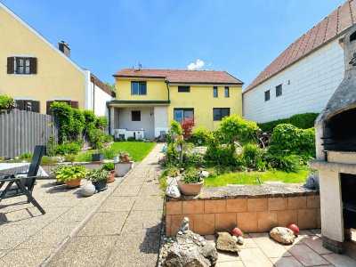 Großzügiges Einfamilienhaus mit Schneebergblick, Doppelgarage und 4 Schlafzimmern in Hornstein