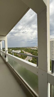 schöne, und gepflegte 4 Zimmer Wohnung mit Einbauküche