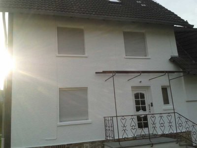 Günstige 7-Raum-Doppelhaushälfte in Oberirsen