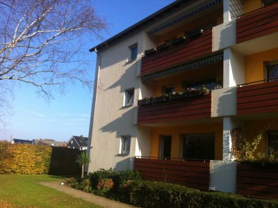 Moderne helle 3 ZKB Whg. mit Balkon und EBK in guter Lage.