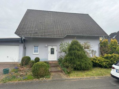 Einfamilienhaus mit Garage in idyllischer Lage in Ellern