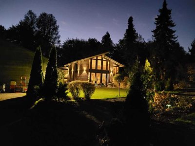 TRAUMHAUS aus Holz und Glas am Waldrand in einmaliger Wohnlage