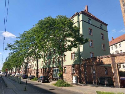 WG-Klassiker mit Balkon: 3-Zi-Wohnung in der Neustadt