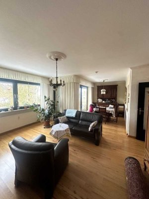 Ruhige Lage in Rheinbreitbach: helle 3-Zimmer-Wohnung mit Balkon & Stpl.