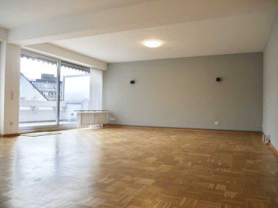 Großzügig geschnittene Wohnung im Dinslakener Zentrum mit Südbalkon und eigener Garage