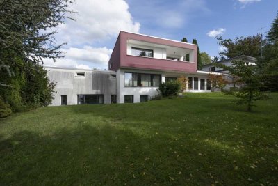 Zeitloses, geräumiges Einfamilienhaus im Bauhaus-Stil in bester Wohnlage