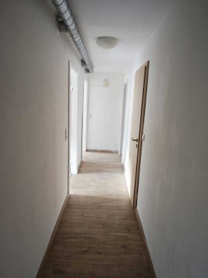 Helle möbilierte 2-Zimmer Wohnung im 1. OG in Tuchenbach