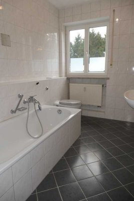 Nur 3 Wohneinheiten! Helle 3-Zimmerwohnung mit Einbauküche & Balkon!