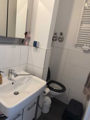 2-Zimmer-Wohnung mit großer, voll ausgestatteter Küche im Stadtzentrum – Nachmieter gesucht ab 01.09