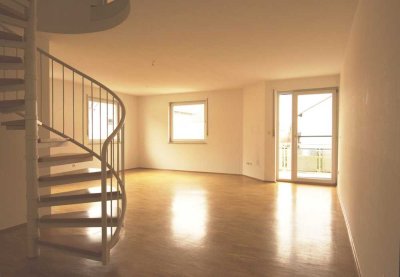 Provisionsfrei: Großzügige, schöne Maisonette mit Süd-Balkon am Rande der Altstadt!