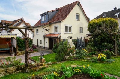 Familienfreundliches Wohnen: Einfamilienhaus mit liebevoll gestaltetem Garten in Büdingen
