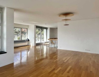 Einzigartige 5-Zimmer-Penthouse-Wohnung mit großer Dachterrasse und Skyline-Blick | TG-Stellplätze