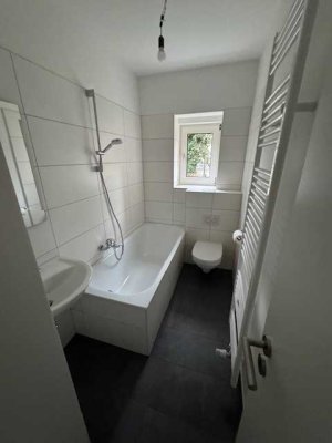 Frisch saniert - Einziehen und Wohnflühlen in Göppingen, 3 Zi. im EG re. ( Ulmerstr.24 ), WM: 990€