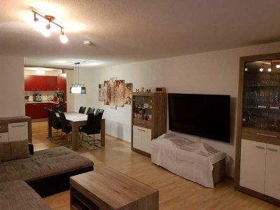 Helle 2,5-Zimmer, Terrasse, Einbauküche in Karlsbad