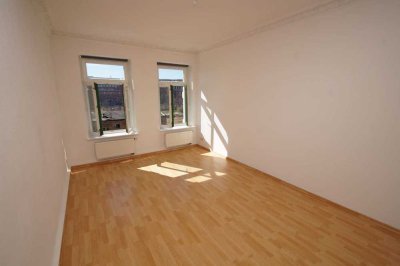 Preisattraktiv & vermietet: 3-Zimmer-Erdgeschosswohnung mit Balkon in guter Lage von Leipzig