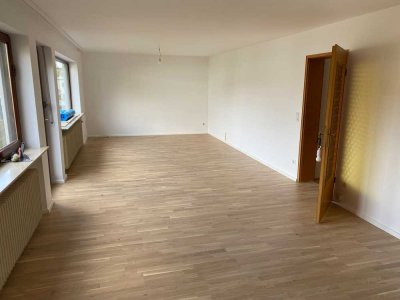 Helle 4-Zimmer Wohnung mit Balkon in Offenbach-Bieber