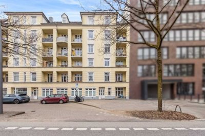 Stilvolle Altbauwohnung mit Balkon in Hamburg-Barmbek