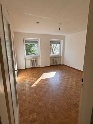 Saniert und frei zum Bezug: 1-Zimmer-Wohnung zu Verkaufen