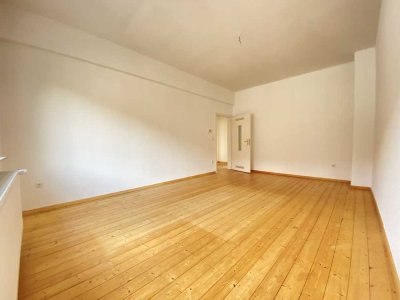 � Altbau-Charme mit Balkon ins Grüne –  WG geeignet! �✨