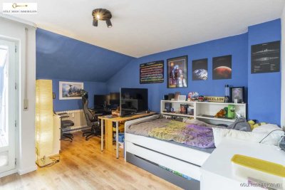 3- Zi. DG Wohnung mit kleiner EBK und Garage in ruhiger Umgebung - kann zeitnah bezogen werden