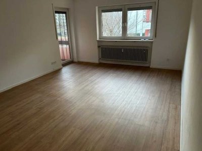Renovierte 4 Zimmer Wohnung mit Balkon und Stellplatz in Weiden Ost