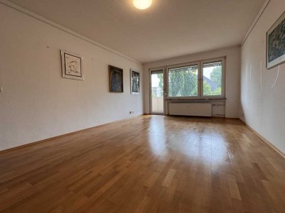 Attraktive 2 Zimmerwohnung mit Balkon und PKW Stellplatz