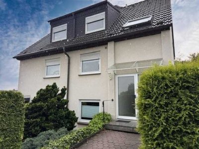 Charmante Dachgeschosswohnung im 3-Familienhaus mit großem Sonnenbalkon und unverbaubarem Weitblick