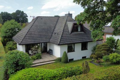 Walmdach - Einfamilienhaus
mit japanischem Garten
an der Hamburger Stadtgrenze