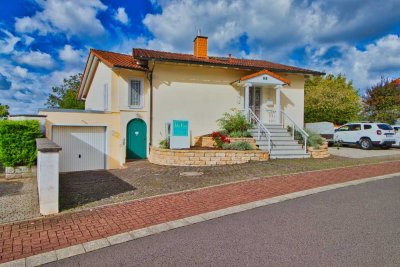 Exklusives Einfamilienhaus mit Wellness-Flair in Feldrandlage