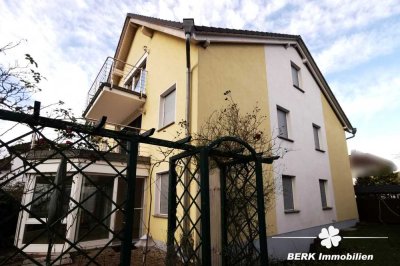 BERK Immobilien - gepflegtes Haus mit 3 Wohneinheiten - Garten und Burgblick in Miltenberg