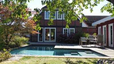 Attraktives Einfamilienhaus mit großem Grundstück, Pool und Sauna