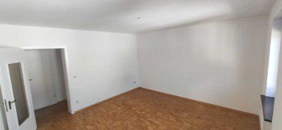 Freundliche und modernisierte 3,5-Raum-Wohnung mit Balkon in Aschaffenburg