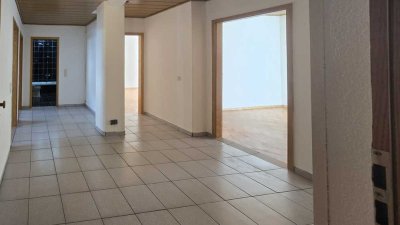 Großzügige Altbau-4-Zimmer-Wohnung mit Charme und Komfort im Herzen von Tailfingen