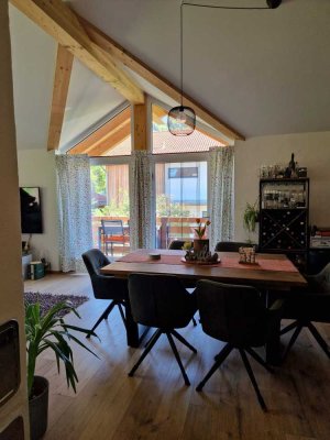 Helle 3-Raum-DG-Wohnung mit gehobener Innenausstattung mit EBK in Staudach-Egerndach