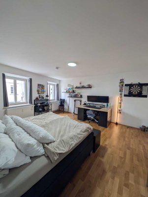 Wohnen mit Charakter: Großzügige 3-Zimmer-Wohnung in der Augsburger Innenstadt