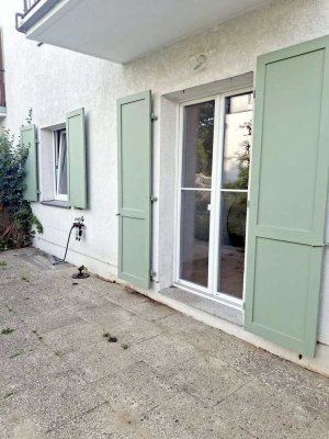Erstbezug nach Kernsanierung  2-Zimmer Erdgeschoss-Wohnung m. Terrasse u. kl. Garten in Hermsdorf