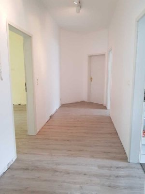 Modernisierte 4-Raum-Wohnung mit Balkon und Einbauküche in Bad Oeynhausen