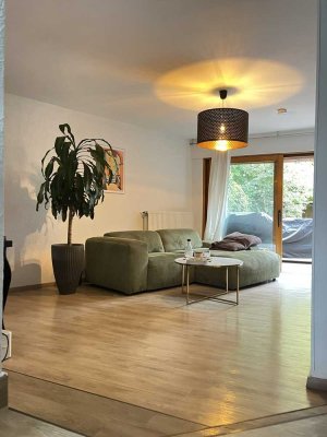 Charmante 3-Zimmer-Wohnung mit Haus-im-Haus-Charakter, eigenem Garten und Stellplatz