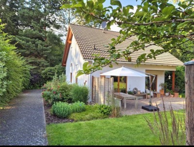 Niedrigenergie Traumhaus mit Privatsphäre an direkter Grenze zu Berlin Frohnau