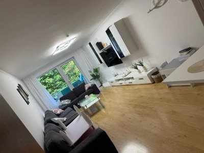 Geschmackvolle 3 Zimmer Wohnung mit Balkon und EBK in Glinde