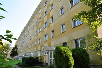 4-Zimmer-Wohnung nahe Schwimmhalle!