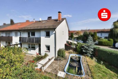 Kleines Reiheneckhaus auf großem Grundstück mit Garage in St.Leonhard