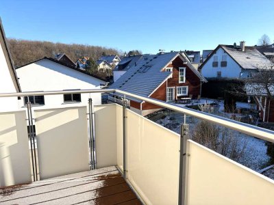 Provisionsfreie, helle, neu renovierte Dachgeschosswohnung