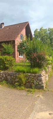 Familienfreundliche Doppelhaushälfte mit Kamin und Carport in Hanstedt